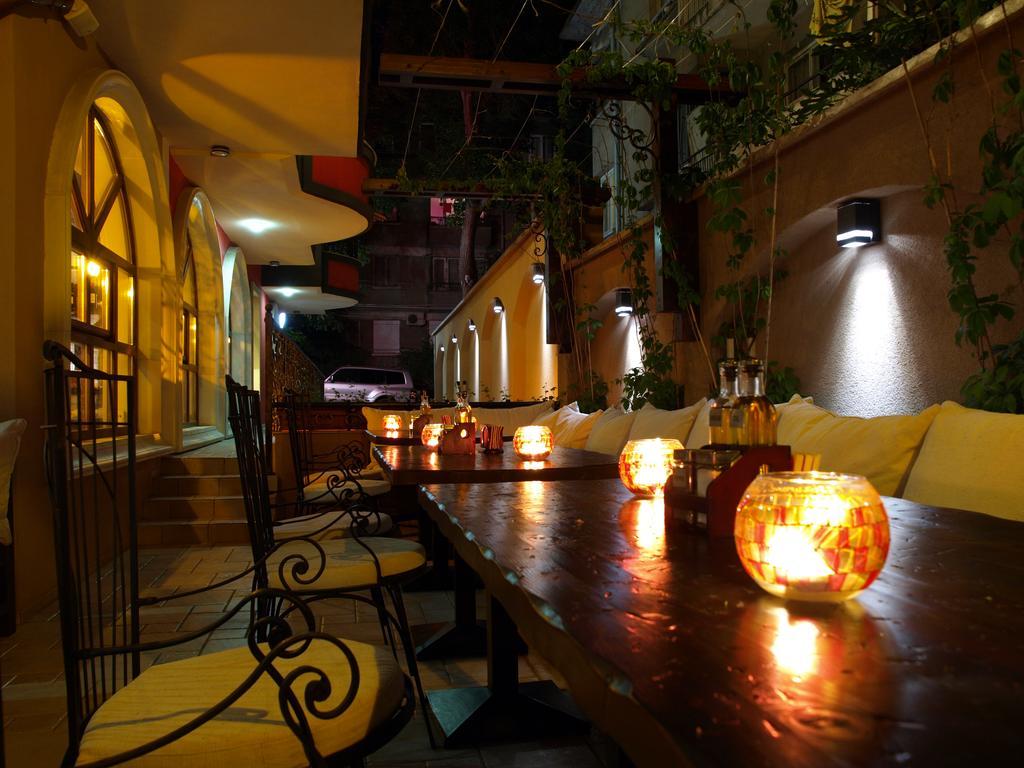 Семеен Хотел Опера Burgas Exterior foto
