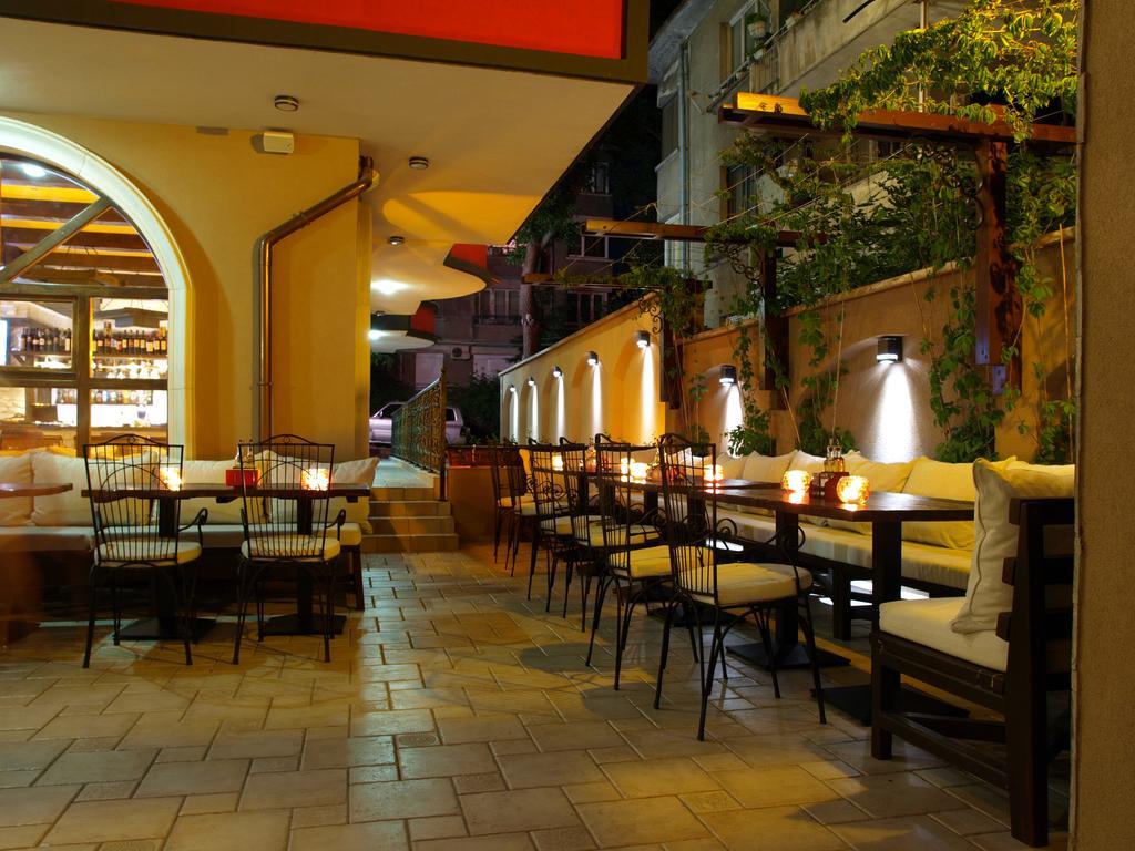 Семеен Хотел Опера Burgas Exterior foto